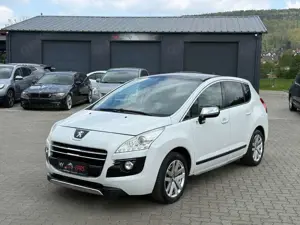 Peugeot 3008 Hybrid4 *Panorama*Navi*HEAD UP*S-Heft*AHK*