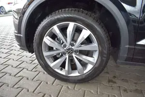 Volkswagen T-Roc 1.5 TSI DSG R-Line Navi ACC Winterpaket Bild 2