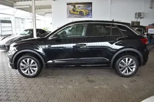 Volkswagen T-Roc 1.5 TSI DSG R-Line Navi ACC Winterpaket Bild 3