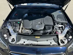 Mercedes-Benz E 300 de T Exclusive AHK Burm DISTR LED Pano HuD Bild 4