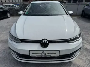 Volkswagen Golf VIII Lim. Life PDC AHK LMF Navi LED Navi 1H