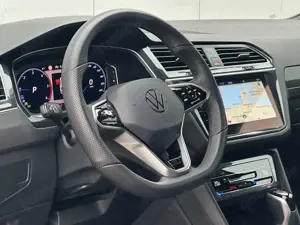 Volkswagen Tiguan 2.0 TDI DSG R-Line Black AHK LED NAVI 19" Bild 2