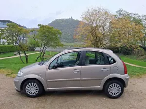 Citroen C3 C3 1.4 Exclusive Gold PANO / TÜV + Zahnr. NEU