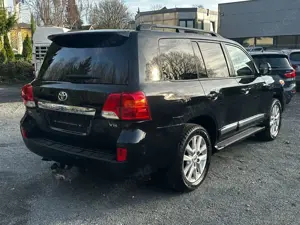 Toyota Land Cruiser 4.5 V8-D-4D Executive*7-SITZER* Bild 5