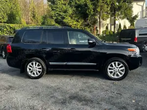 Toyota Land Cruiser 4.5 V8-D-4D Executive*7-SITZER* Bild 4