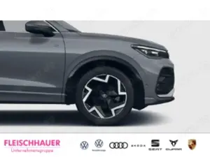 Volkswagen Tiguan 1.5 R-Line 1,5 l eTSI OPF 150PS DSG NAVI LED PDC S Bild 4