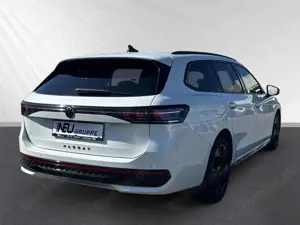 Volkswagen Passat R-Line Variant 1.5 eHybrid DSG NAVI LEDER Bild 2