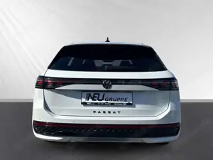 Volkswagen Passat R-Line Variant 1.5 eHybrid DSG NAVI LEDER Bild 3