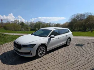 Skoda Superb Superb Combi 2.0 TDI DSG Selection, Leder, AHK, top Ausstattung