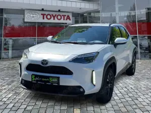 Toyota Yaris Cross Black  White zuverlässiger Crossover