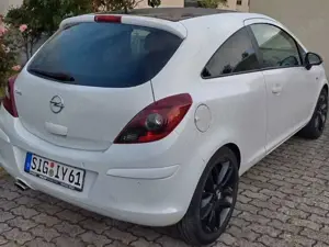 Opel Corsa D 1.4 Color Edition - TÜV NEU (01/27) Bild 4