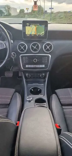 Mercedes-Benz A 200 Sehr gepflegter A200d Urban/Progressive, RüKamera, SportStz. Bild 4