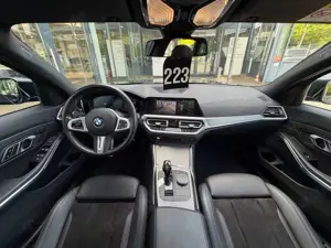 BMW 318 i Touring M Sport PANO HiFi 19" DA Keyless Bild 2
