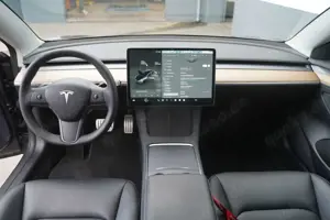 Tesla Model 3 Bild 2