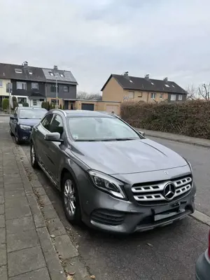 Mercedes-Benz GLA 250 AMG line