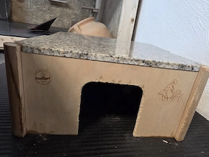 Nagerhaus mit Granitplatten