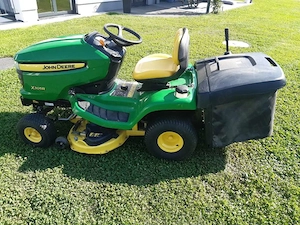 John Deere Rasenmähertraktor