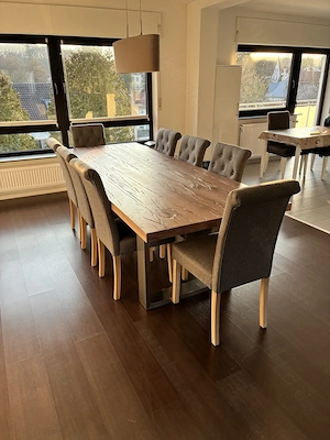 Esszimmertisch mit 8 Stühlen