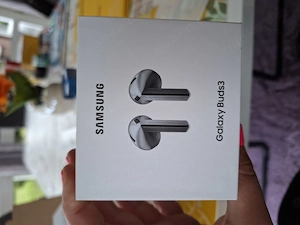 Samsung Galaxy Buds 3 in der Farbe Silber