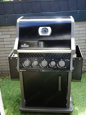 Gasgrill von Napoleon Roque 425 mit sehr viel Zubehör Neuwertig !