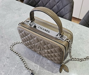 chanel beige essential tasche 