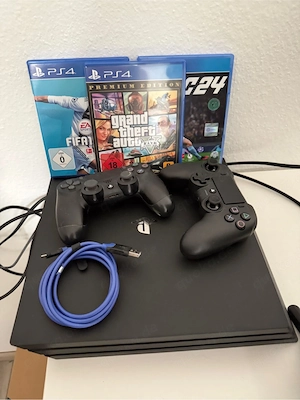 Sony Playstation 4, Schwarz, Inkl. 3 Spiele, 2 Controller und Kabel