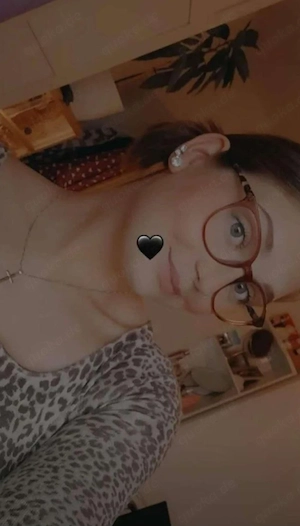 23 jährige Krankenschwester, bietet euch heiße Bilder und Videos 