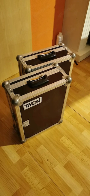 2 x Pioneer DJ CDJ-2000 NXS 2 + 2x Thon case