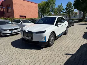 BMW iX 40 xDrive*Head Up*360Kamera*Harmann*Komfortzu