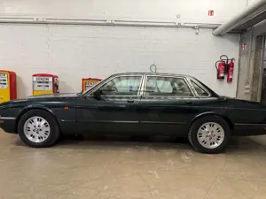 Jaguar XJ6
