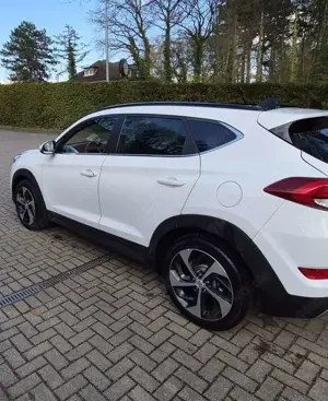 Hyundai TUCSON 2.0 CRDi 2WD Trend