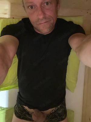 5.5. Hotel Arena Zimmer 106 ... Exhibitionist sucht Exhibitionistin für Nude Date 5.5. im Hotel