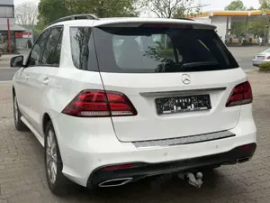 Mercedes-Benz GLE 350 d 4M AMG Line 9G-TRONIC 360° PANO Harman Bild 3
