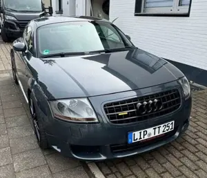 Audi TT Coupe 3.2 quattro DSG Bild 2