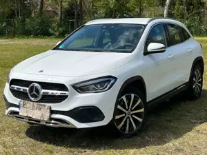 Mercedes-Benz GLA 200 GLA 200 7G-DCT Progressive
