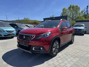 Peugeot 2008 Allure 1.6 Blue-HDI 88 kW / Navi / Panorama