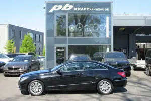 Mercedes-Benz E 200 Coupé Navi PDC Allwetter 2. Hd.