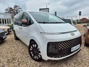 Hyundai STARIA Signature 2WD