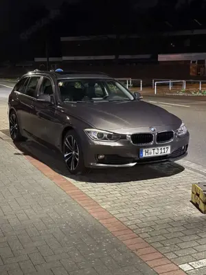 BMW 318 318d Touring Aut. Luxury Line