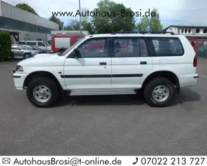 Mitsubishi Pajero Sport 2.5 TD GLX * Original nur 42 tkm * Top Zustand ! Bild 3