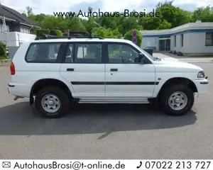 Mitsubishi Pajero Sport 2.5 TD GLX * Original nur 42 tkm * Top Zustand ! Bild 4