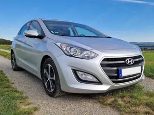 Hyundai i30 blue 1.6 CRDi Trend