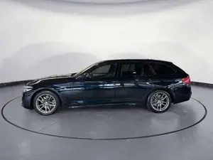 BMW 520 d xDrive Touring M Sport AHK Head-Up Bild 3