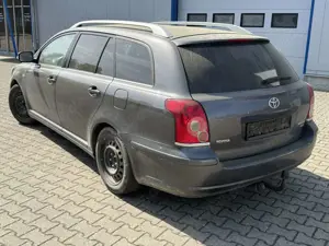 Toyota Avensis Bild 2