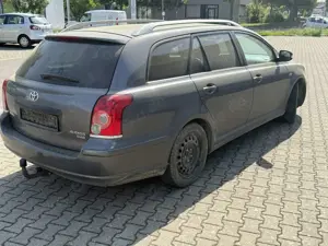Toyota Avensis Bild 3