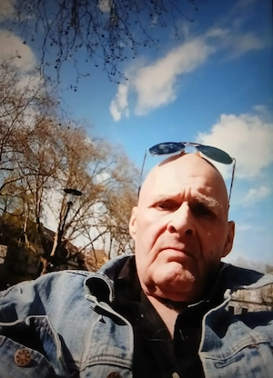 Suche junges Afrikanisches Girl! Kostenlos Wohnen