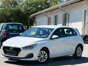 Hyundai i30 Select KLIMA BLTH TEMPOMAT ALLWETTER ASSIST