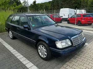 Mercedes-Benz E 200 Kombi W124 Schalter 136PS *TÜV* Bild 2