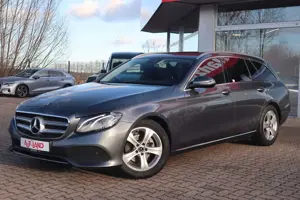 Mercedes-Benz E 200 E200 T-Modell Avantgarde LED Navi ACC DAB Bild 2