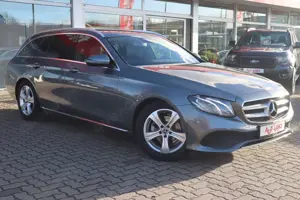 Mercedes-Benz E 200 E200 T-Modell Avantgarde LED Navi ACC DAB Bild 3